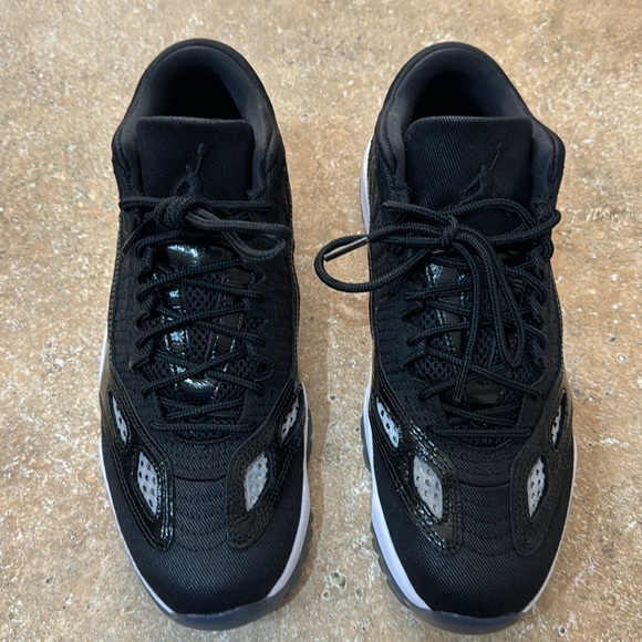 Air Jordan 11 Retro Low IE - Picture 2 of 7